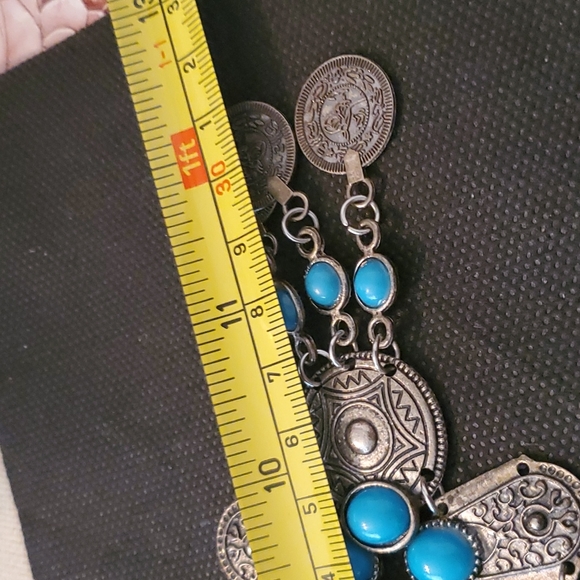 VINTAGE SILVER TONE FAUX TURQUOISE COIN DESIGN NECKLACE. - Picture 8 of 8